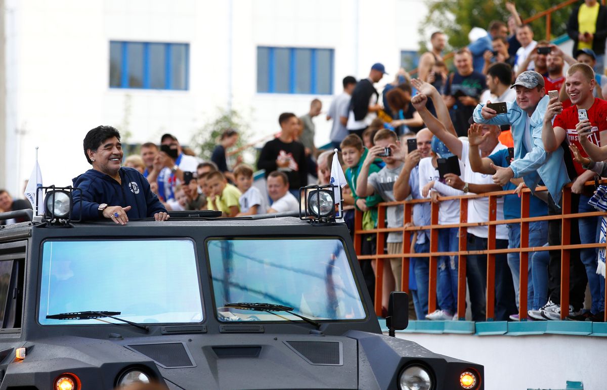 В 2018 году Марадона приехал на стадион в Бресте на броневике. Аргентинец хотел стать тренером брестского "Динамо", но в клубе ему предложили только представительскую роль