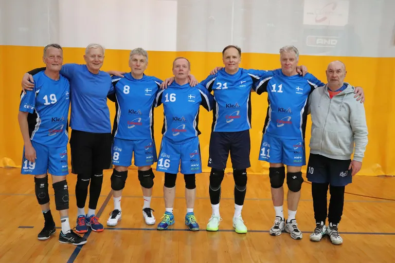 Mehed said võistlustel kaela hõbedased autasud.