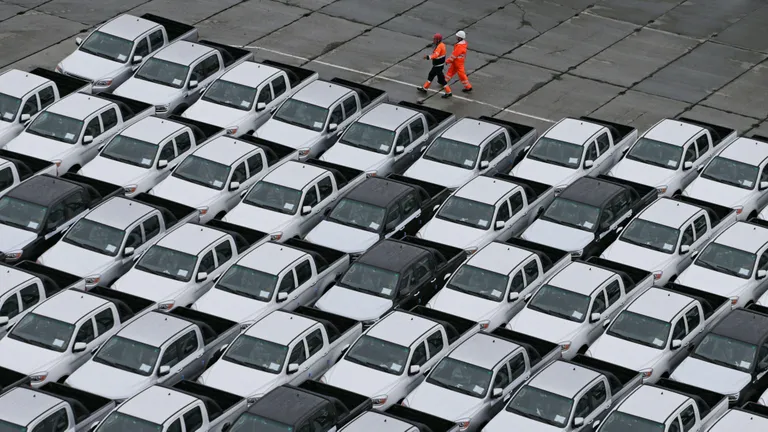 Китайские машины в порту Владивостока 25 августа 2023 года