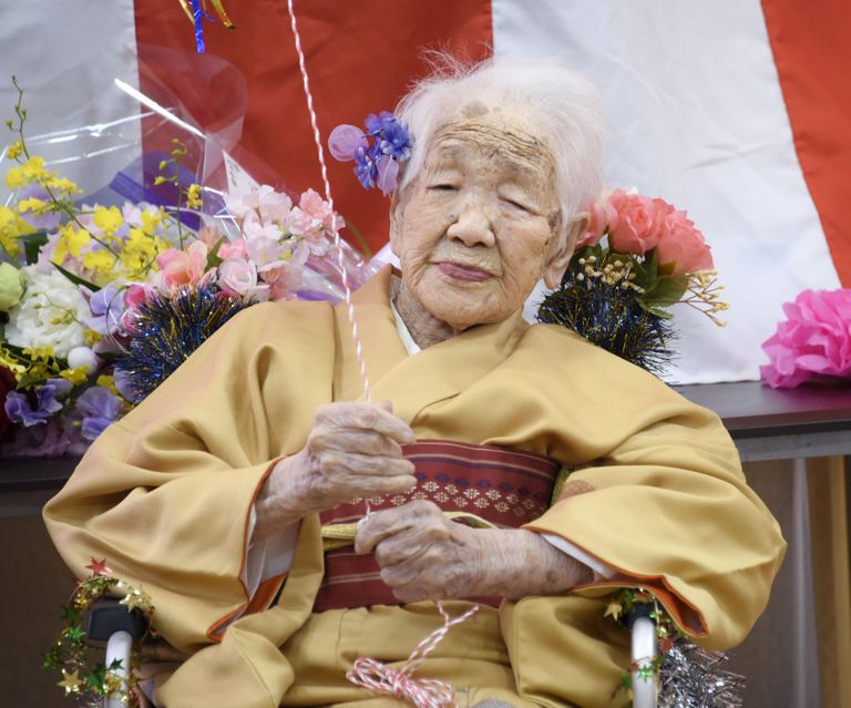 Maailma vanim elusolev inimene on jaapanlanna Kane Tanaka. Pildil tähistamas 2. jaanuaril 2020 oma 117. sünnipäeva