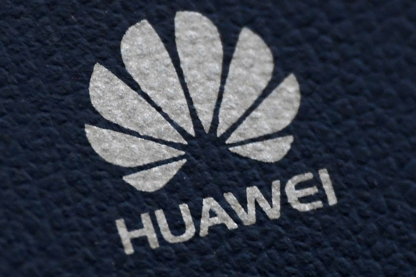 Логотип Huawei.
