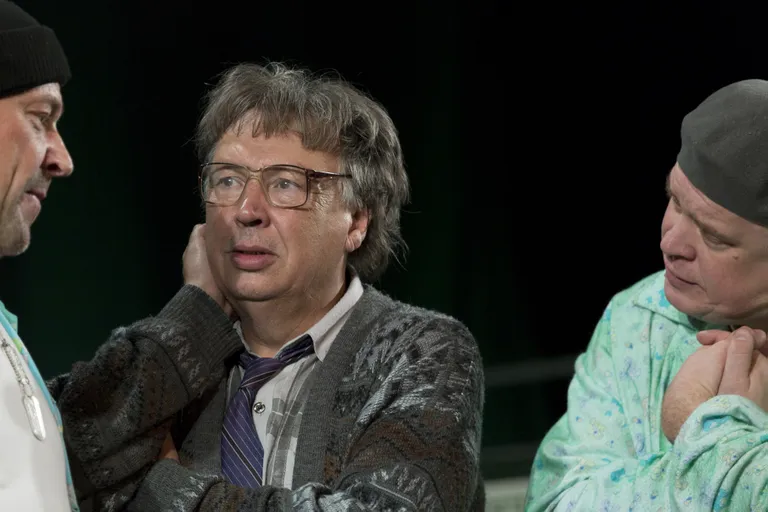 Eduard Salmistust lavastuses «Lendas üle käopesa».