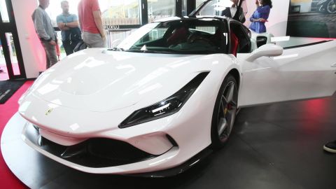 Представительство Ferrari открылось в Таллинне: первый автомобиль за 300 тысяч евро был моментально куплен