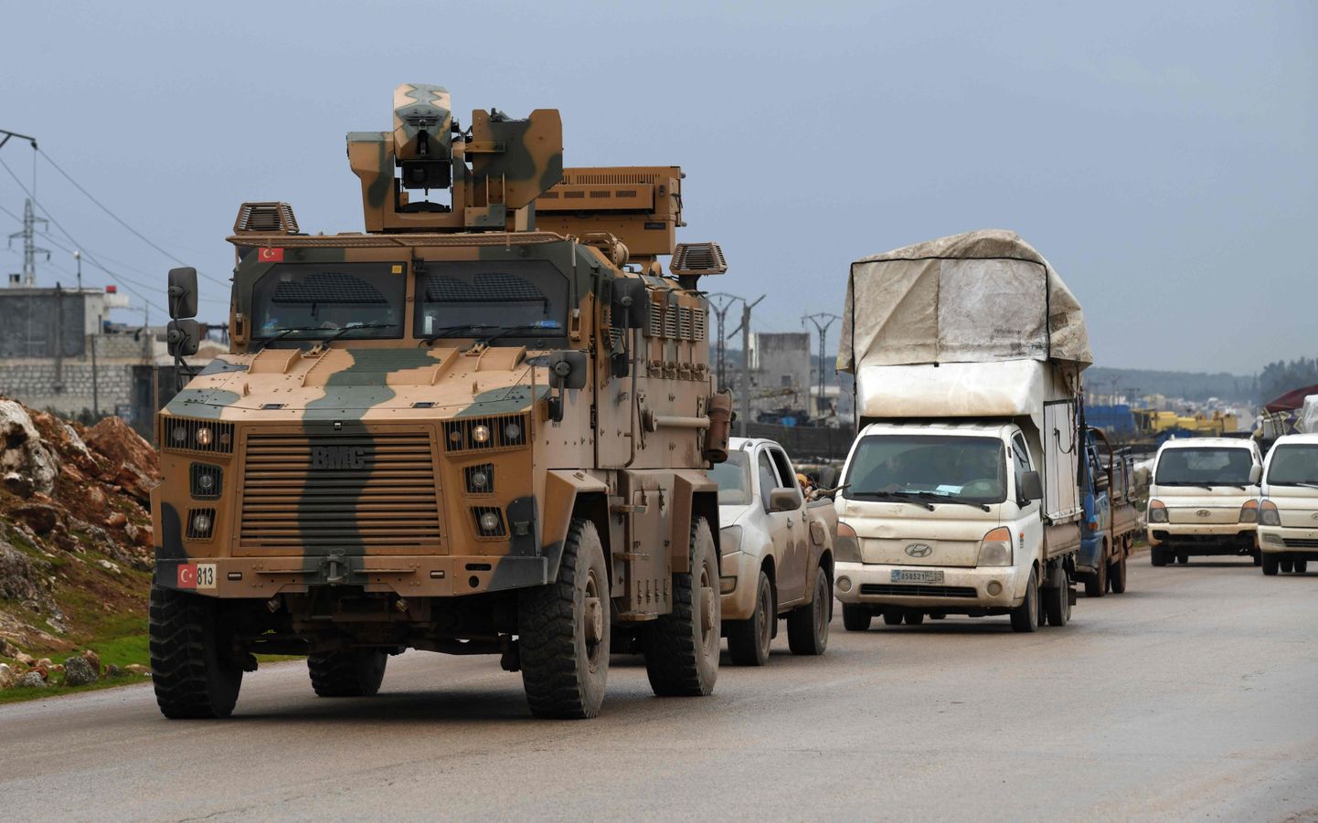 Турецкая военная техника движется в сторону Сирии.