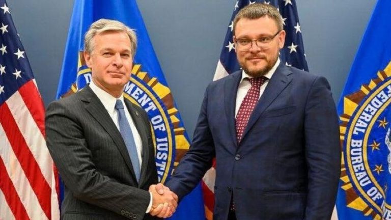 Директор НАБУ Семен Кривонос (на фото справа) во время визита в США заручился поддержкой ФБР.