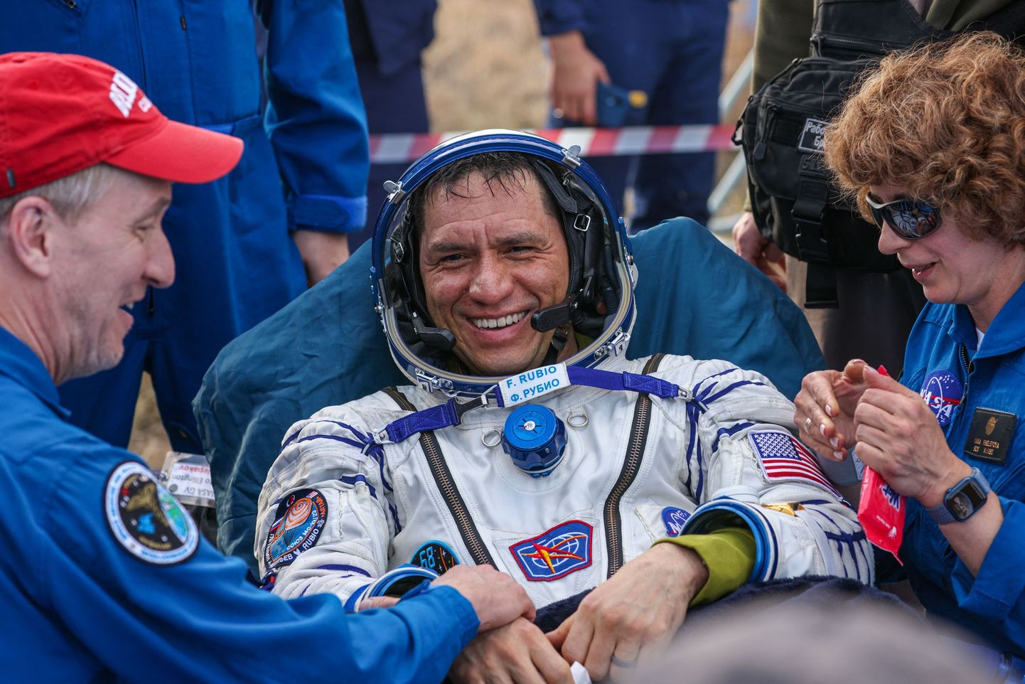 USA NASA astronaut Frank Rubio maandus koos kahe venelasest kolleegiga 27. septembril 2023 Sojuz MS-23 kapsliga Kasahstanis. Rubio püstitas ISSil olemisega rekordi, olles kosmoses 371 päeva