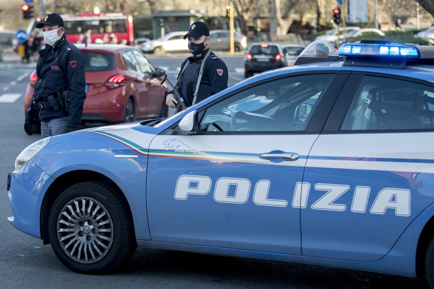 Politseinikud Roomas. Pilt ei ole Taranto juhtumiga seotud.