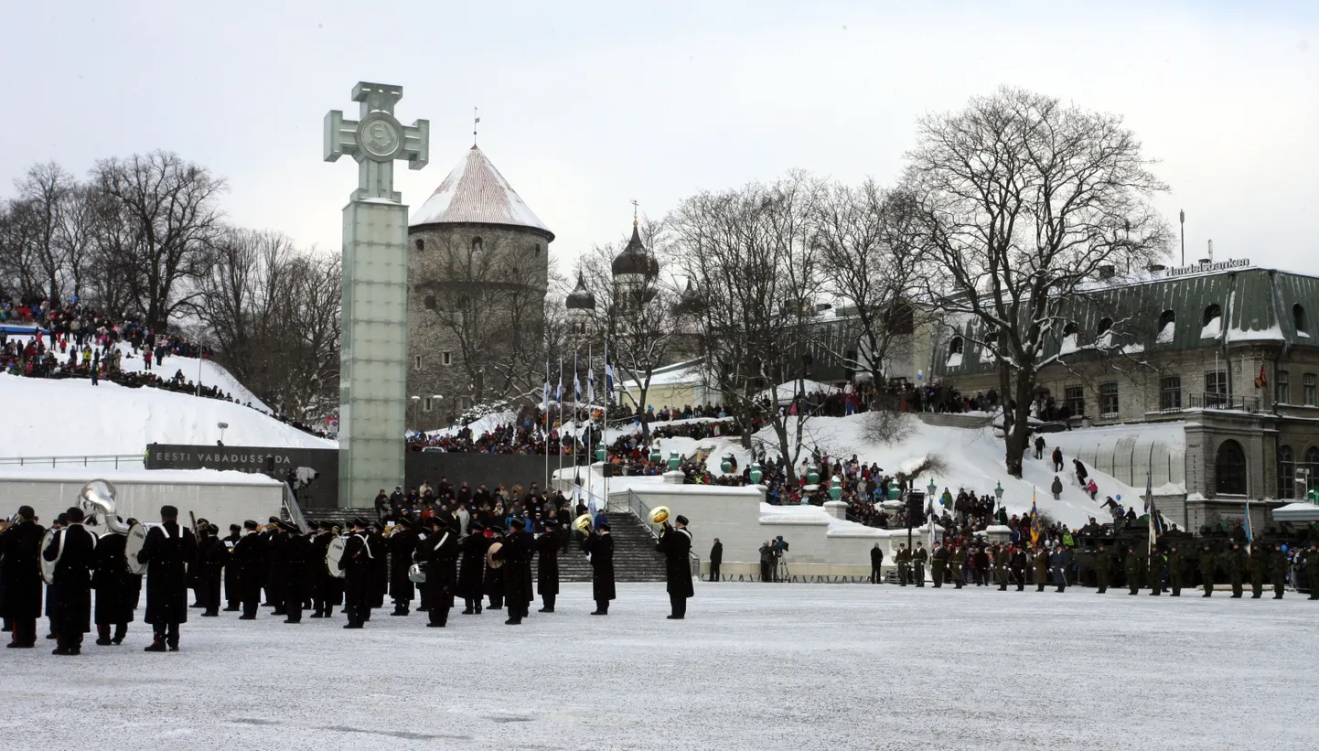 Площадь Вабадузе. Выступление эстонского военного оркестра (24 февраля 2010).