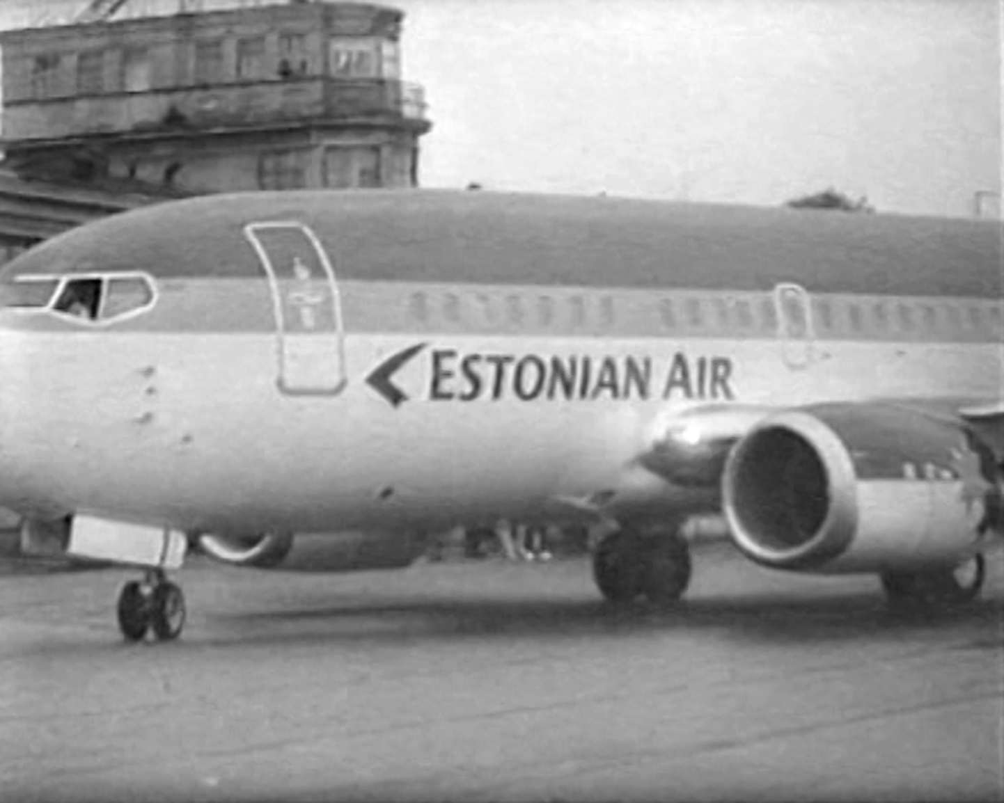 Esimene lipuvärvides Estonian Airi Boeing 737-500. Aasta 1995.