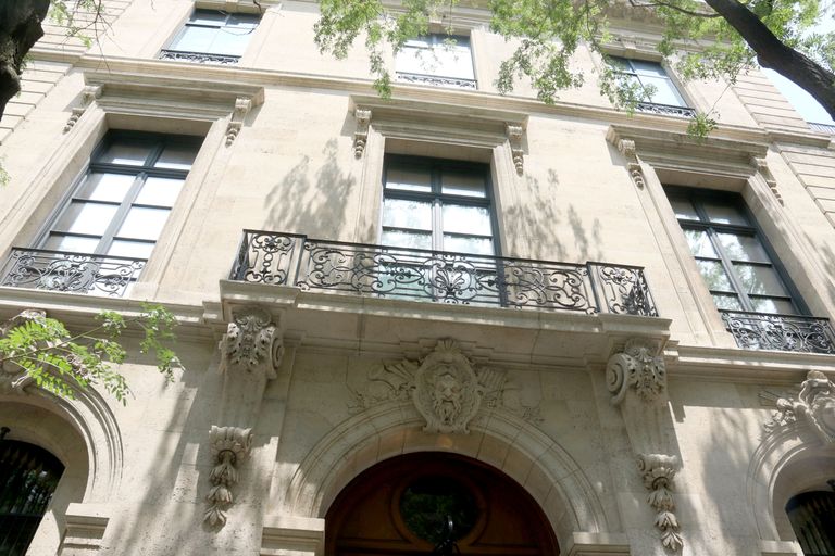 Jeffrey Epsteini maja New Yorgis, kus Jennifer Araozi sõnul ta vägistati