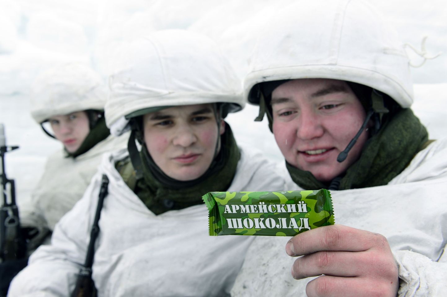 Murmanski oblastis teenivad sõdurid nn armeešokolaadiga.