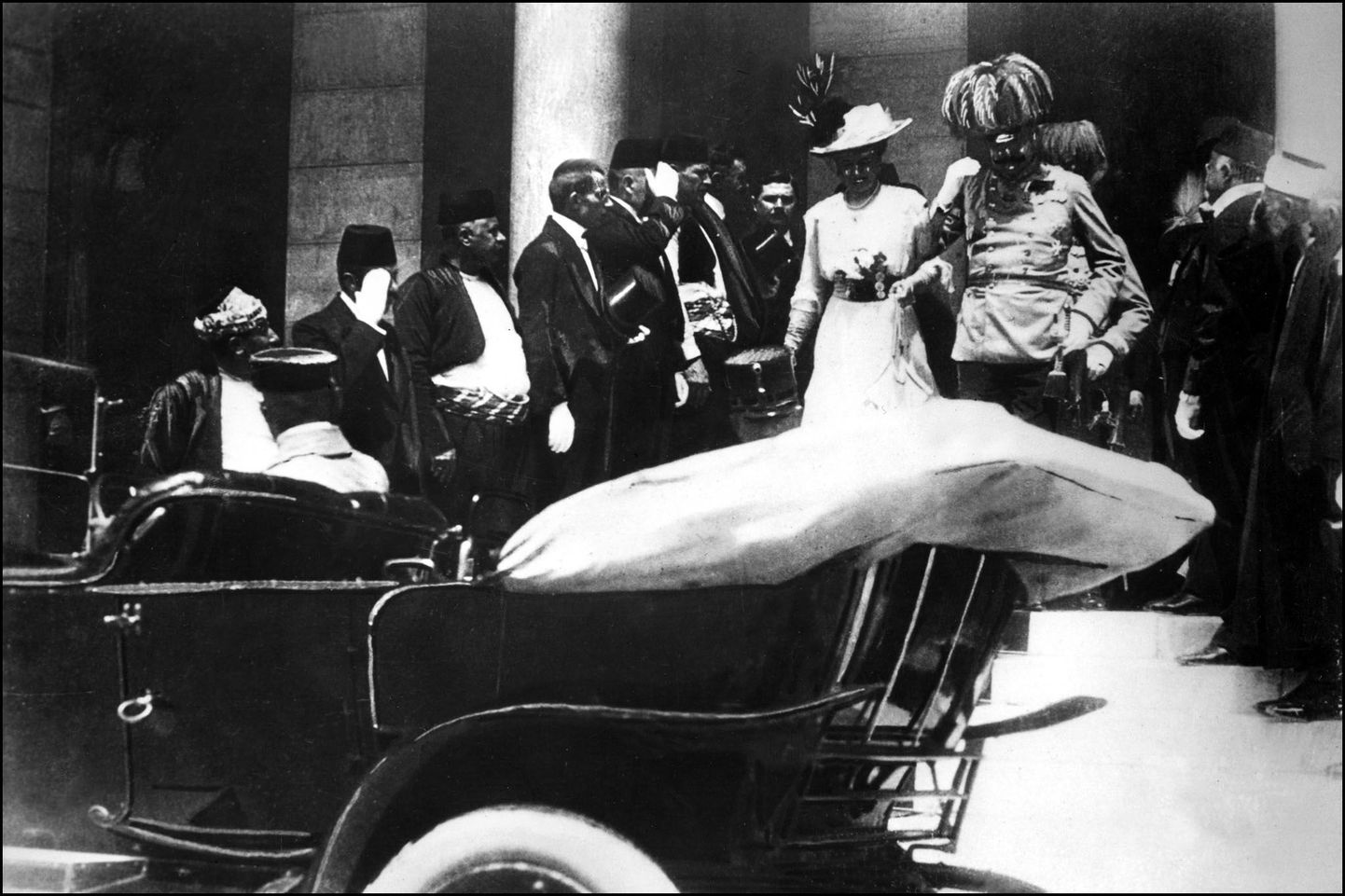 Austria-Ungari ertshertsog Franz Ferdinand ja ta naine Sophie 28. juunil 1914 Sarajevos