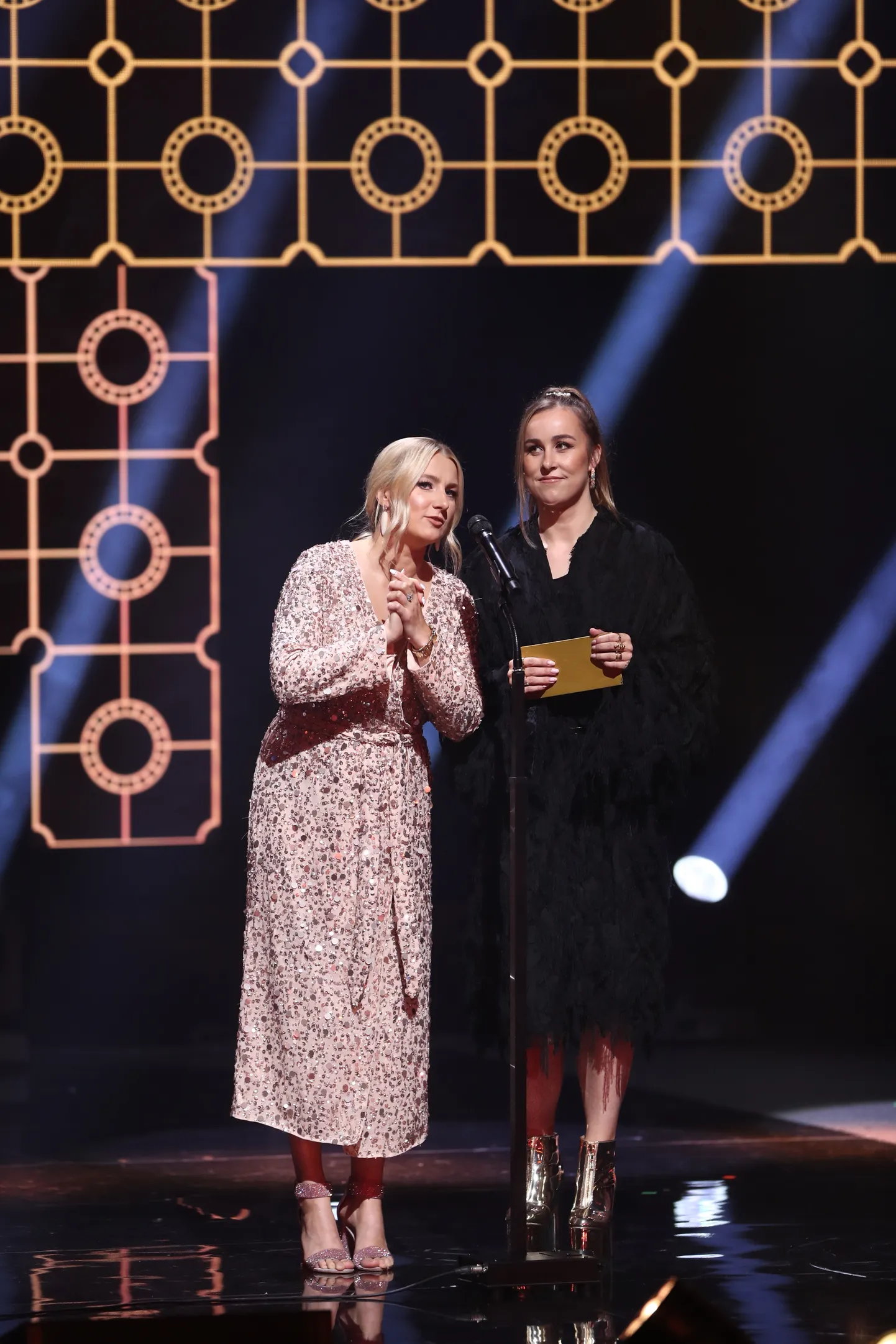 Eesti filmi- ja teleauhindade gala Alexela kontserdimajas. Tuuli Rand ja Kristel Aaslaid.