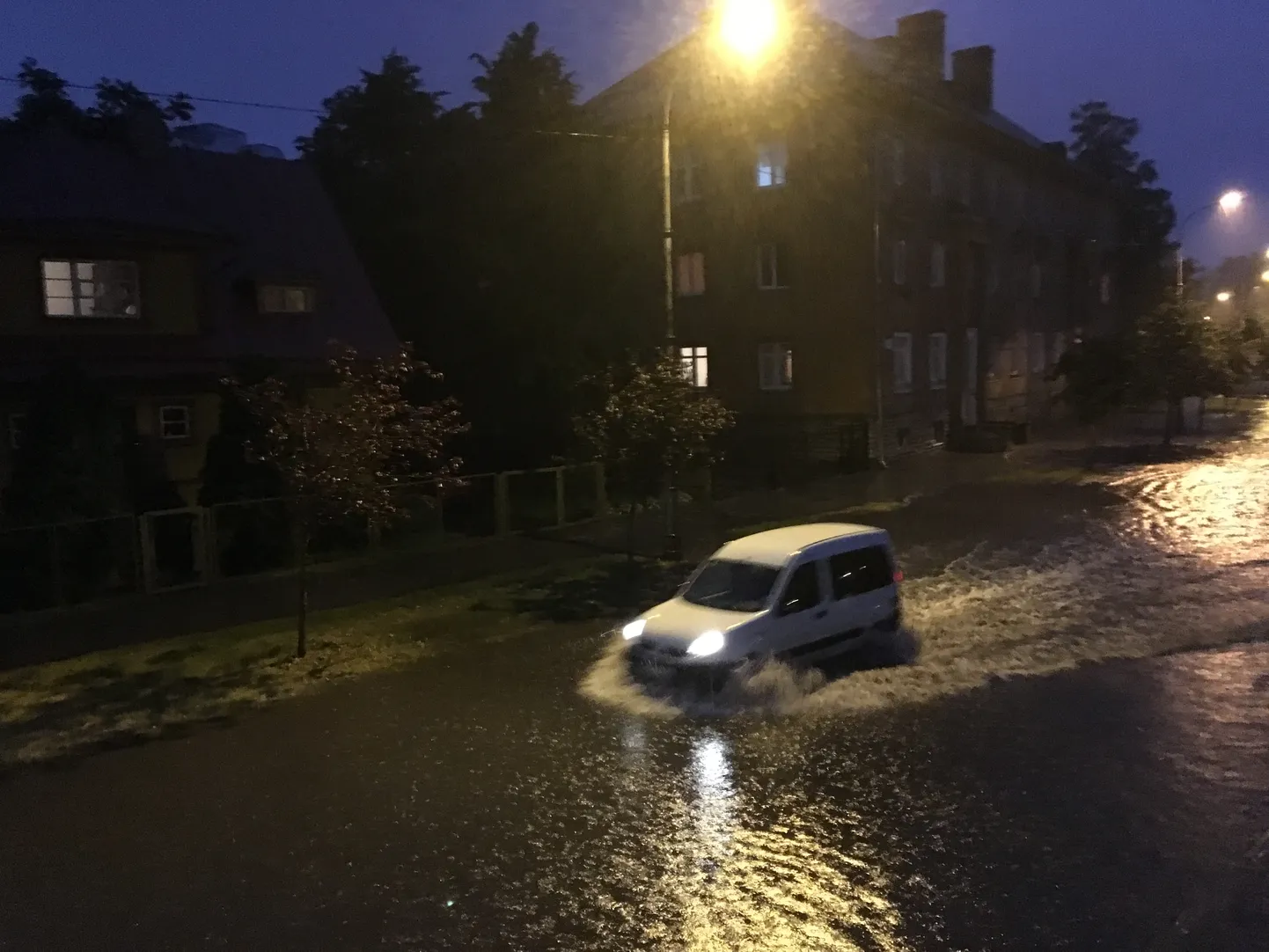 Uputus Uue Maailma asumis. Pildil ei ole looga mingit pistmist.