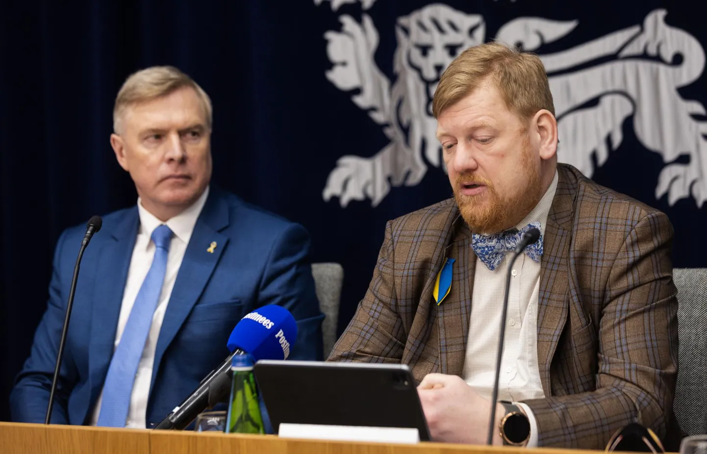 Justiitsminister Kalle Laanetil ei ole lihtne talle mittesobivat peaprokuröri välja vahetada nagu ei ole peaprokurörill kerge töötada tingimustest, kus tema vastu usaldus puudub. Pildil justiitsminister Laanet ja riigi peaprokurör Andres Parmas.