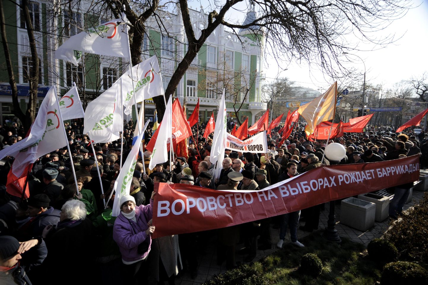 «Varastamine valimistel toob kaasa barrikaadid» teatab loosung Moskvas Bolotnaja väljakul.