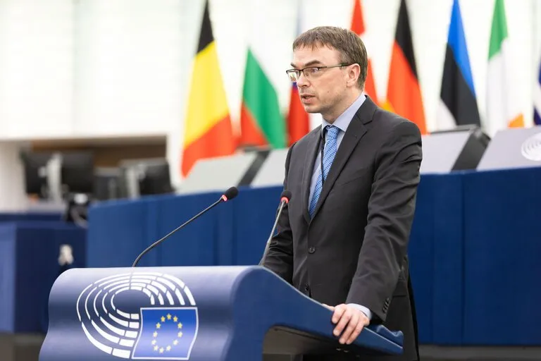 Свен Миксер на заседании Европарламента.