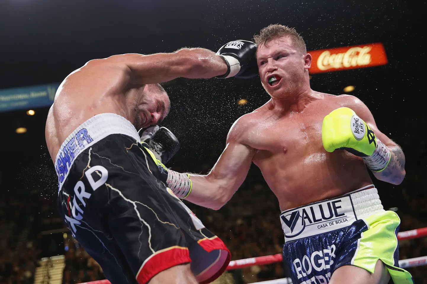 Canelo Alvarez (paremal)