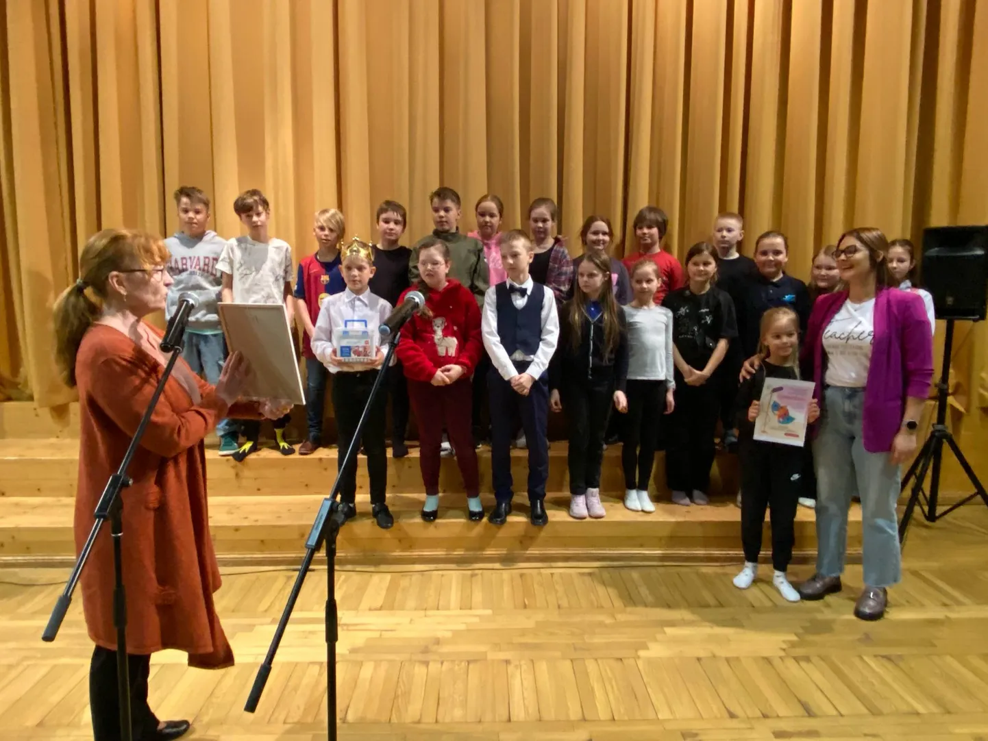 Grand Prix - Hariduse kool 3. b klass, juhendaja Kaisi Õispuu ja vaskul Krista Lember.
