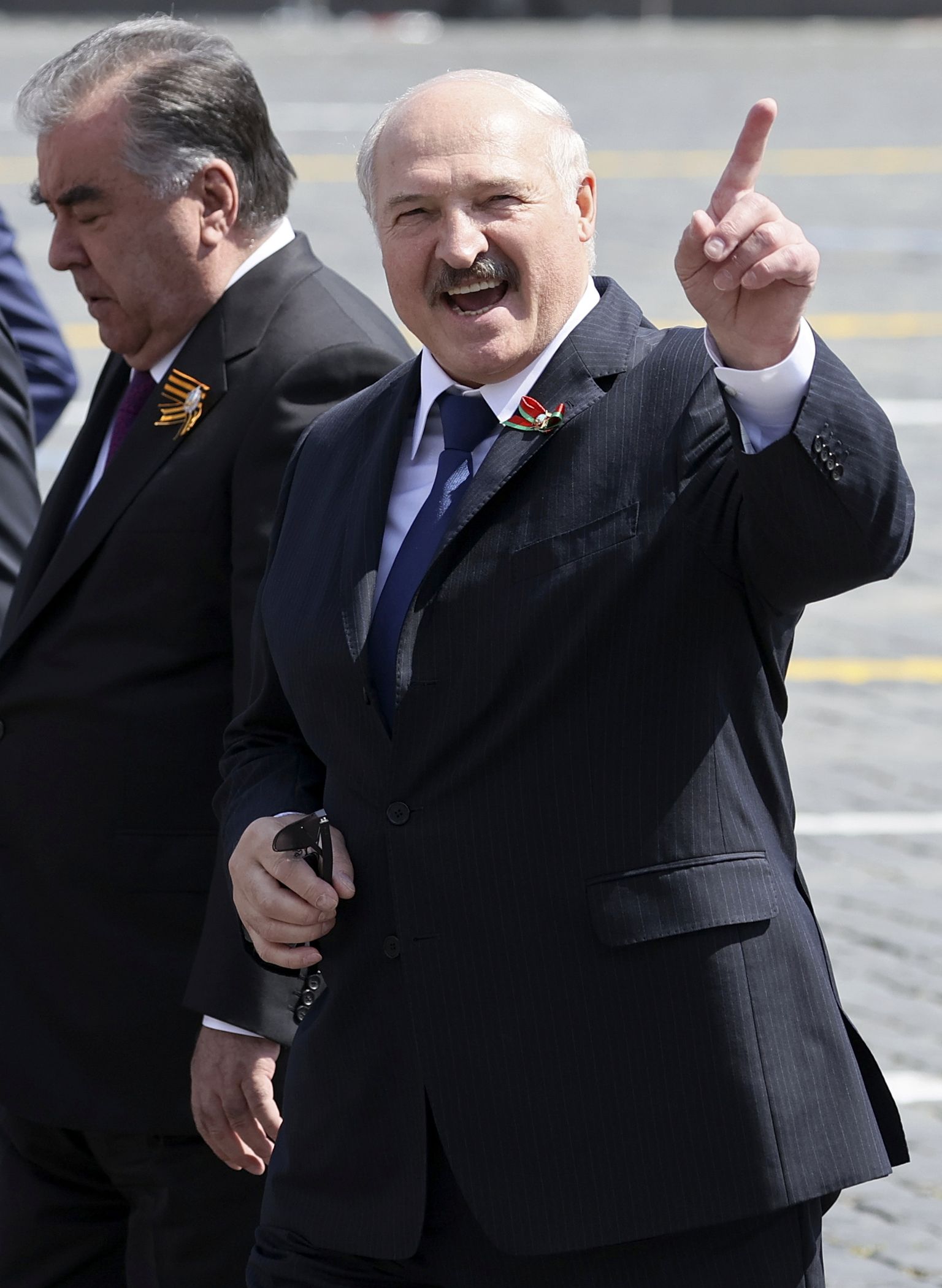Lukašenko Uzvaras dienas parādē