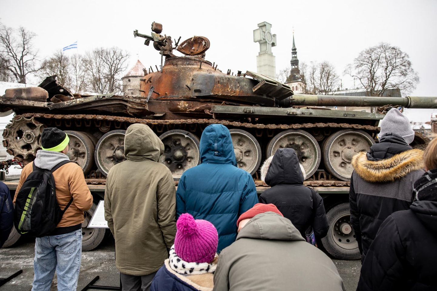 Подбитый российский танк в Таллинне.
