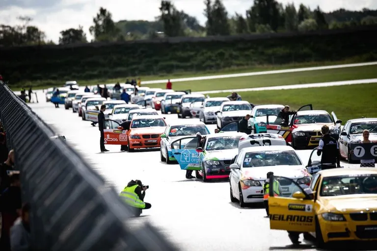 BMW 325 CUP sacensības