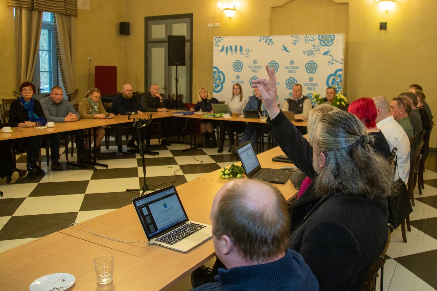 Viljandi vallavolikogu istungil oli Anzori Barkalaja ainsana Leie kooli sulgemise vastu.