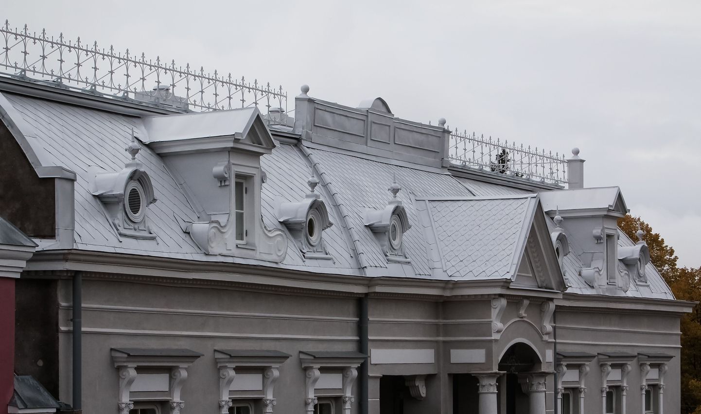 Üleriigilise tunnustuse pälvis Rüütli 19 Pärnu kohtumaja katuse restaureerimine tänavu suvel.