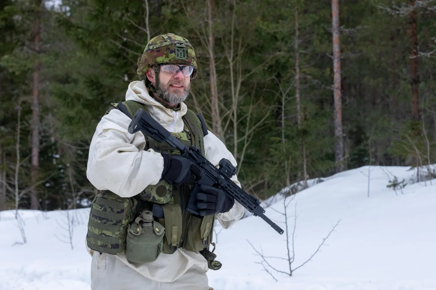 Kolonel Andrus Merilo juhatas selle nädala teisipäeval kaitseväe keskpolügoonil õppust Winter Camp (Talvelaager). FOTO: Ain Liiva