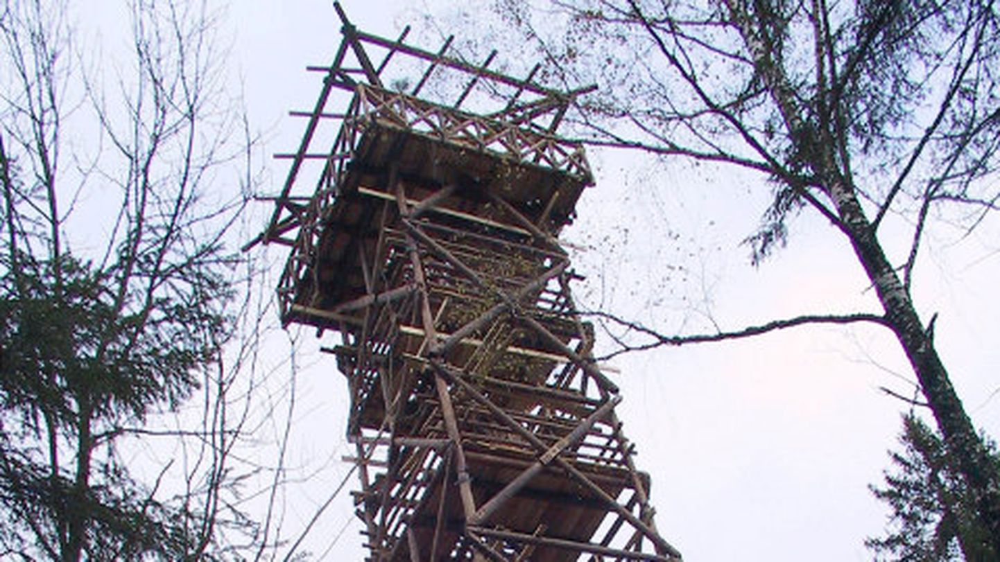 Turistide seas üsna populaarne Iisaku vaatetorn on nüüd mõneks ajaks ohtlikkuse tõttu suletud.