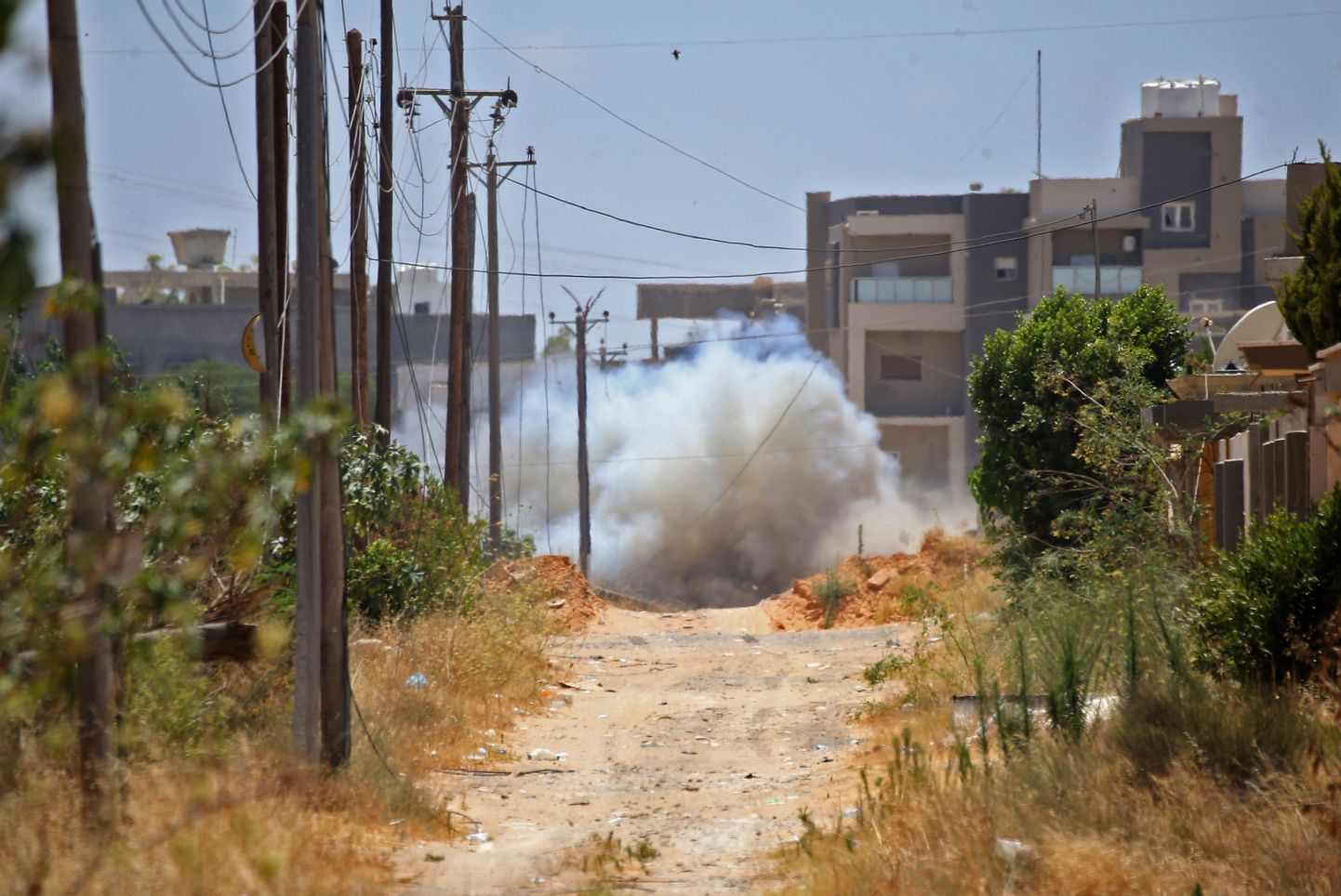 Maamiiniplahvatus Türgi vägede demineerimisoperatsiooni ajal Tripoli lähedal. USA süüdistab valimatus maamiinide paigaldamises Vene palgasõdureid.