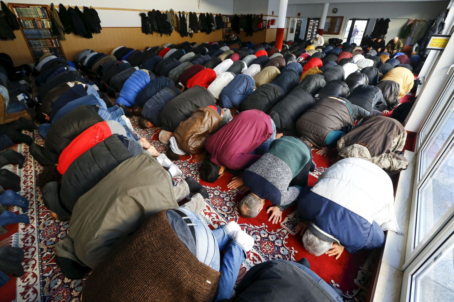 Moslemid palvetamas Saksamaal Kölnis Abu Bakri mošees