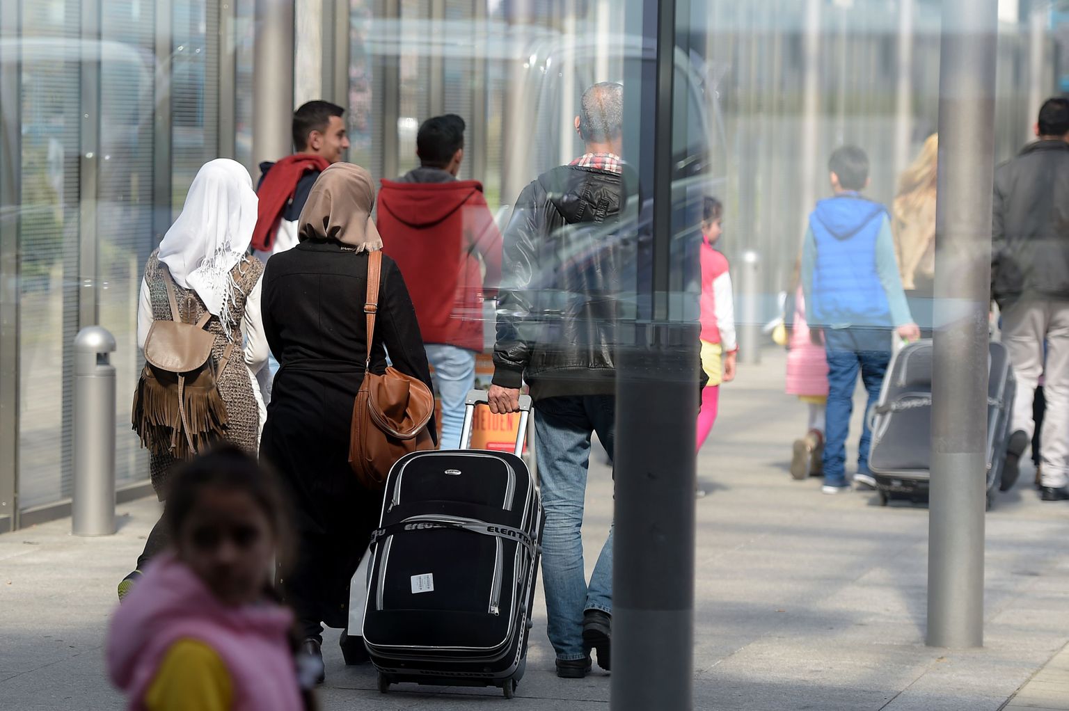 Türgist Saksamaale jõudnud Süüria pagulased Hannoveri lennujaamas. Illustratiivne foto.