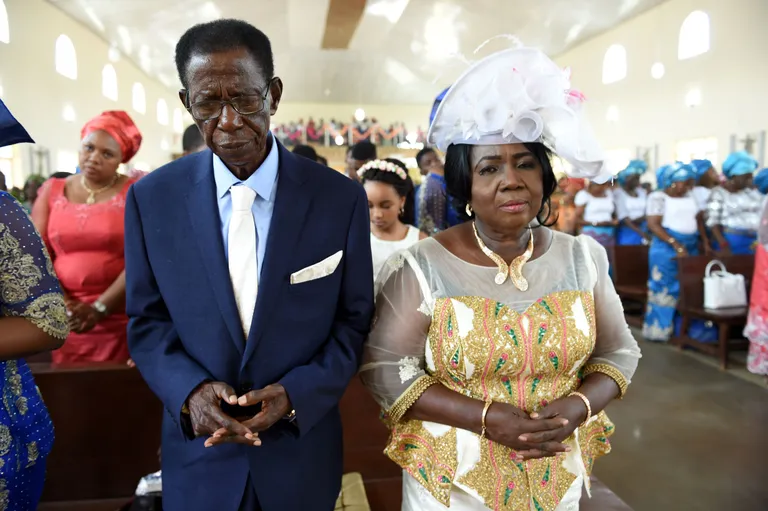 Obinna Onoha vanemad sir Geoffrey ja leedi Justina Onuoha avatseremoonia missal.
