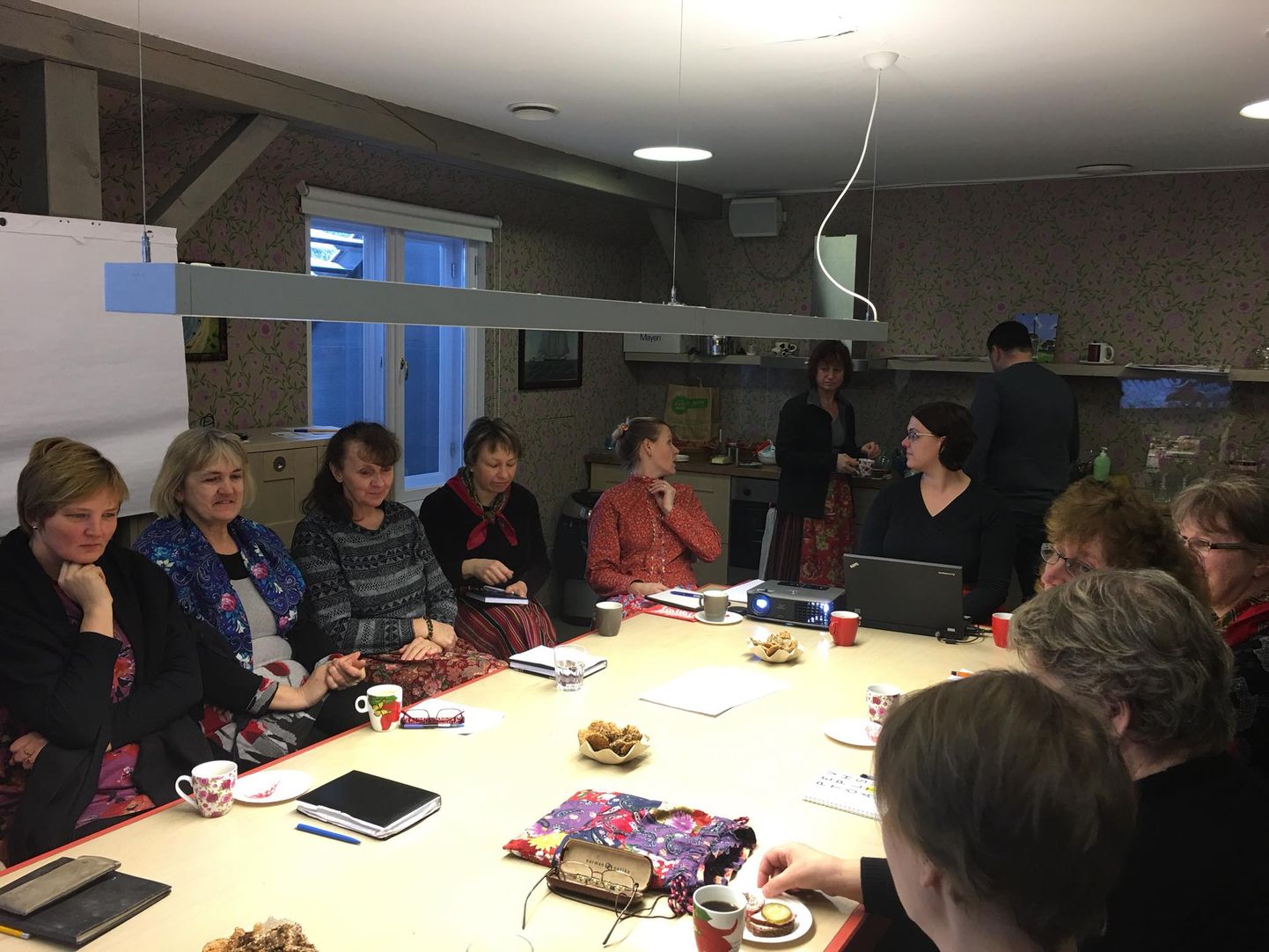 Lihula kohvikutepäeva koordinaator Kristina Kukk jagas Kihnu muuseumis toimunud koolituspäeval kogemusi taolise ürituse korraldamisest.