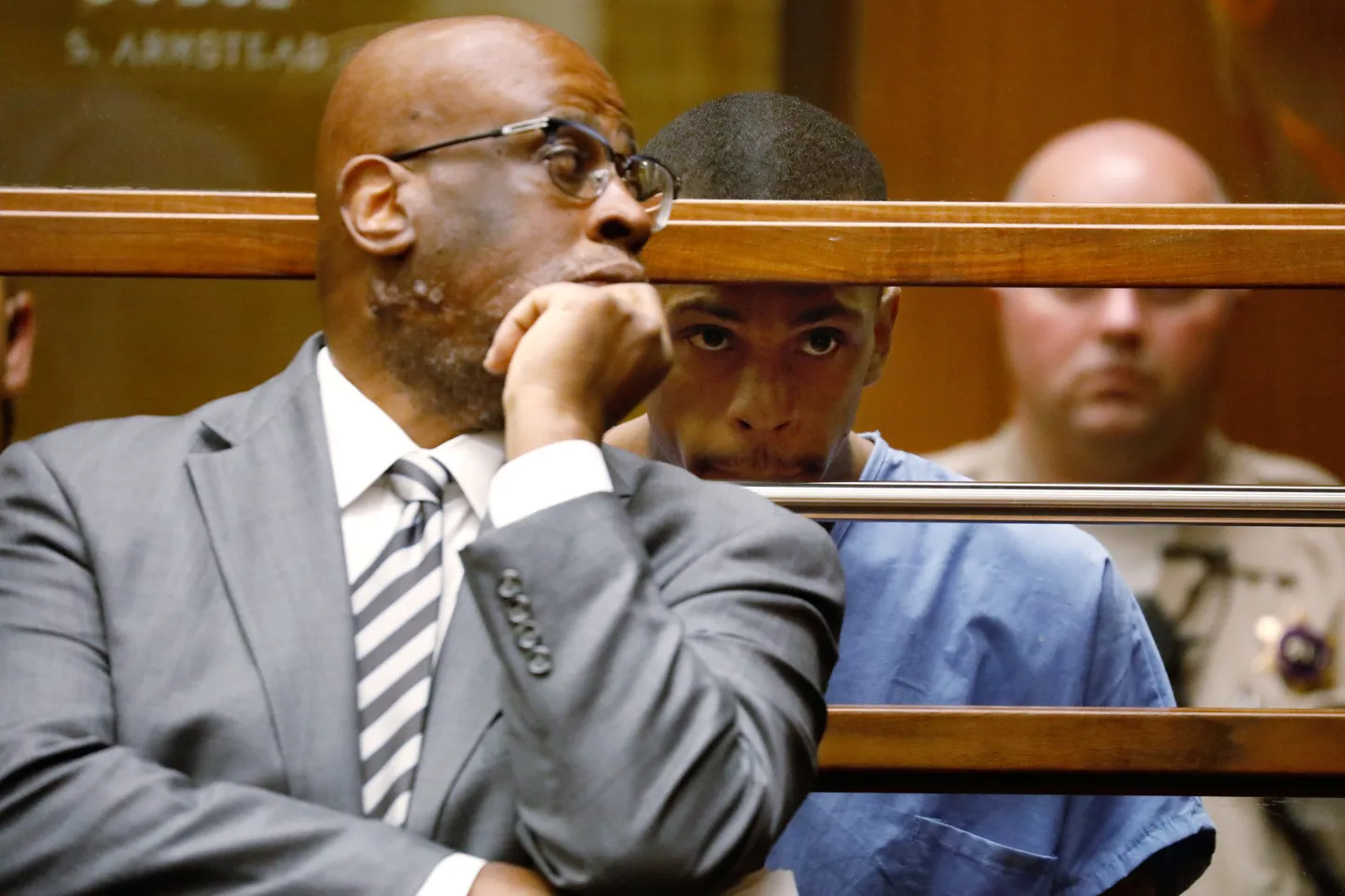 Nipsey Hussle'i mõrvas süüdistatav Eric Holder ja tema advokaat Chris Darden, 04.04.2019.