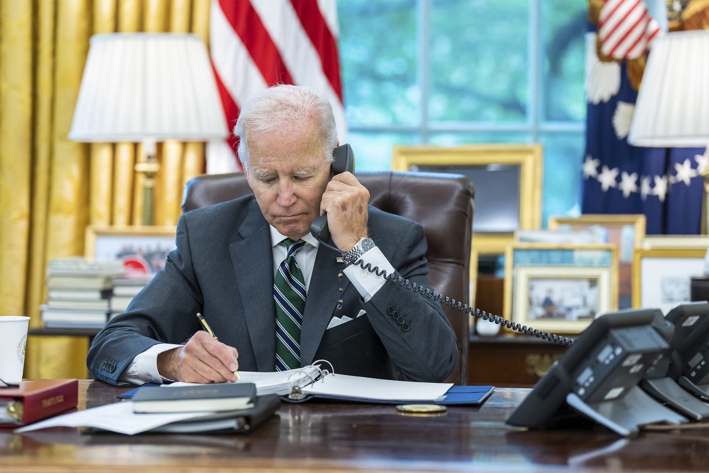 USA president Joe Biden augustis telefoni teel vestlemas oma Ukraina kolleegi Volodõmõr Zelenskõiga.