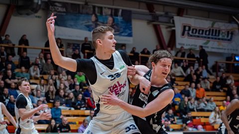 GALERII ⟩ Vinge võit tõstis Pärnu korvpallimeeskonna play-off‘i kursile