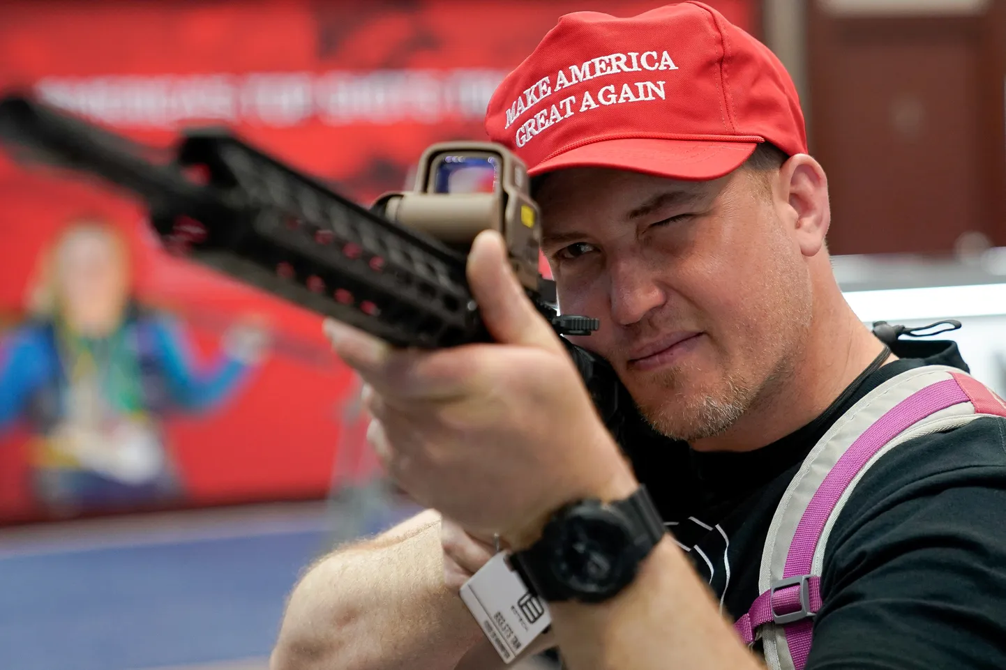 Relvahuviline NRA kogunemisel Indiana osariigis.