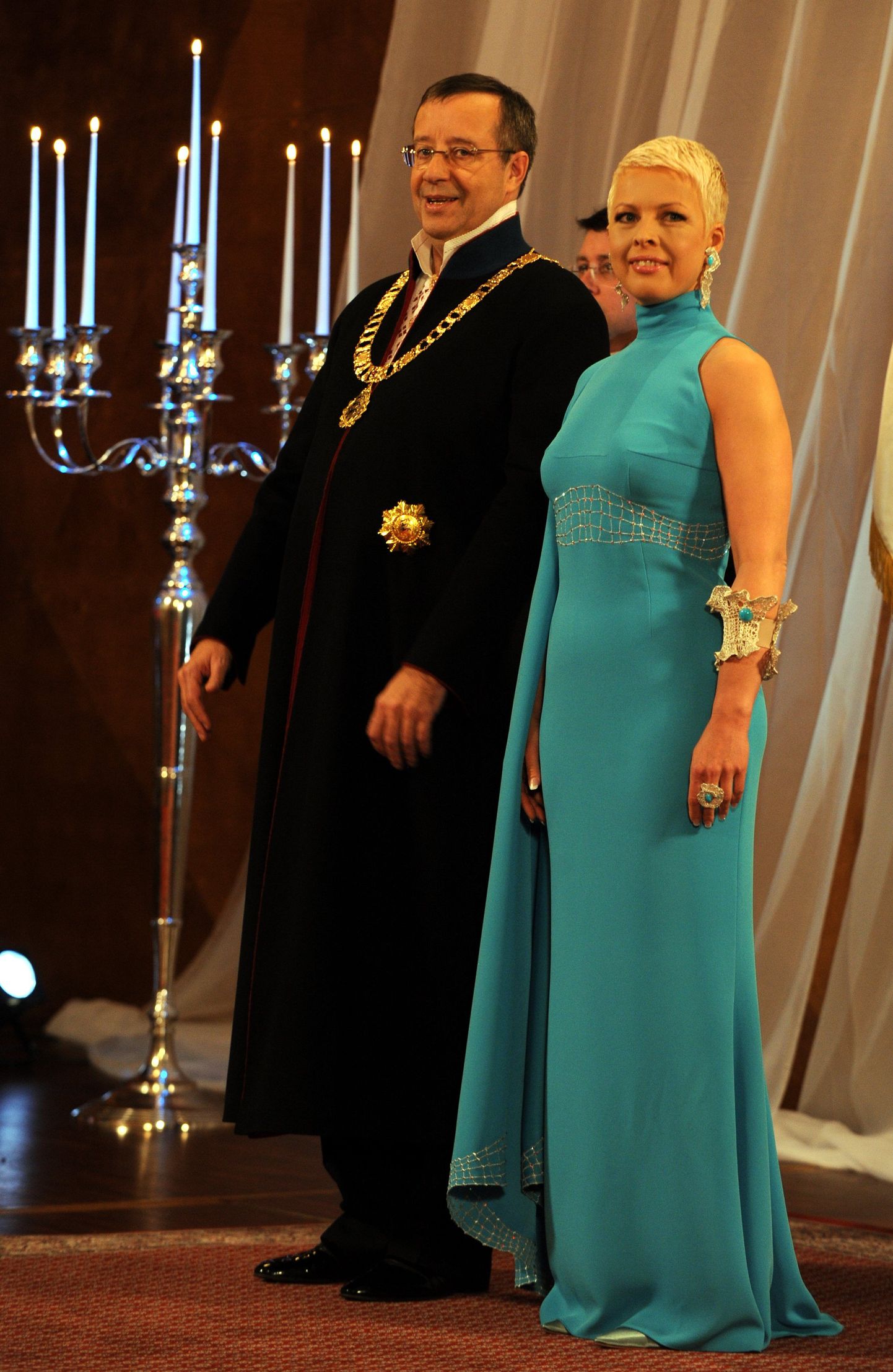 Presidendipaar hetk enne eelmise aasta kätlemistseremooniat Jõhvis.