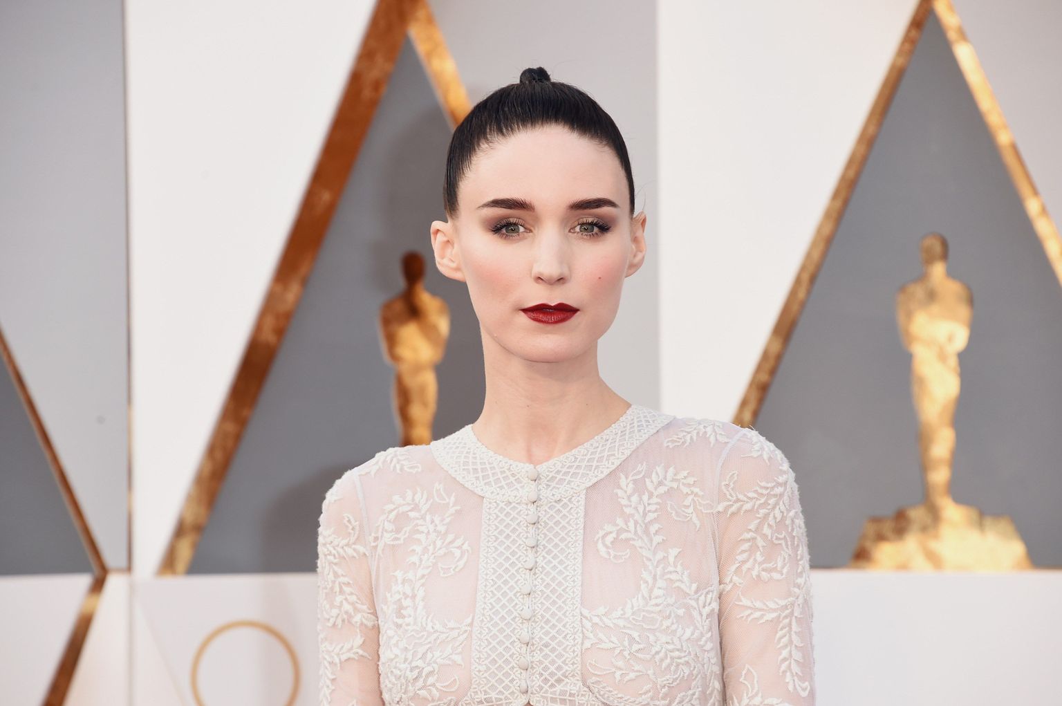 HOLLYWOOD, CA - FEBRUARY 28: Actress Rooney Mara attends the 88th Annual Academy Awards at Hollywood & Highland Center on February 28, 2016 in Hollywood, California.   Jason Merritt/Getty Images/AFP
== FOR NEWSPAPERS, INTERNET, TELCOS & TELEVISION USE ONLY ==