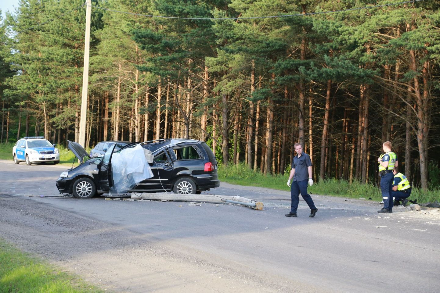 В результате ДТП на Нарвском шоссе погиб водитель. Фото с места происшествия.