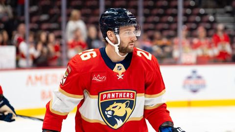 Balinskim divas rezultatīvas piespēles, "Panthers" pārspēj Girgensona "Lightning"