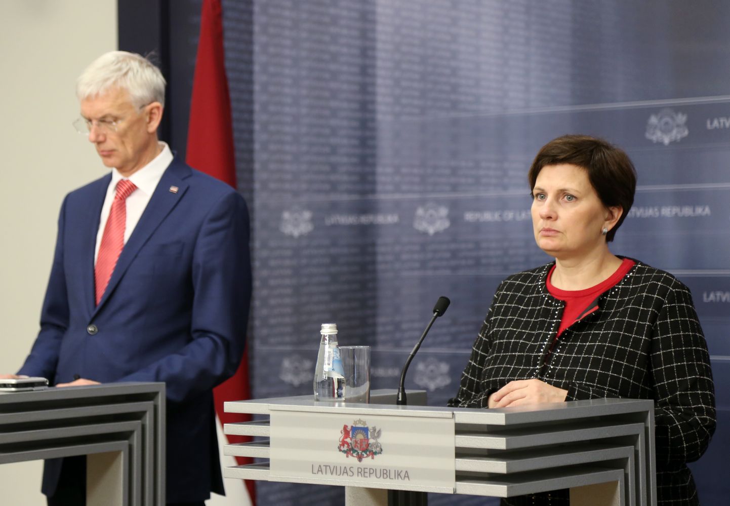 Ministru prezidents Krišjānis Kariņš un veselības ministre Ilze Viņķele piedalās preses konferencē