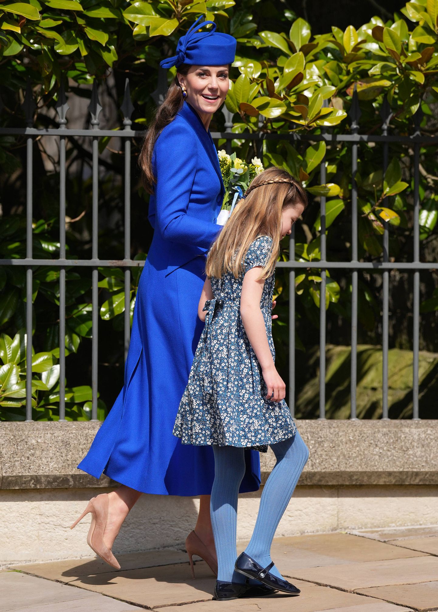 Kate Middleton koos tütre Charlotte'iga 9. aprillil kirikus.