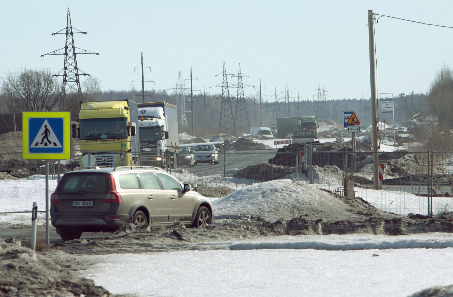 Läti ehitusfirma lõpetab Pärnu ümbersõidutee hooldamise. Pildil teelõik Pärnus Ehitajate teel.