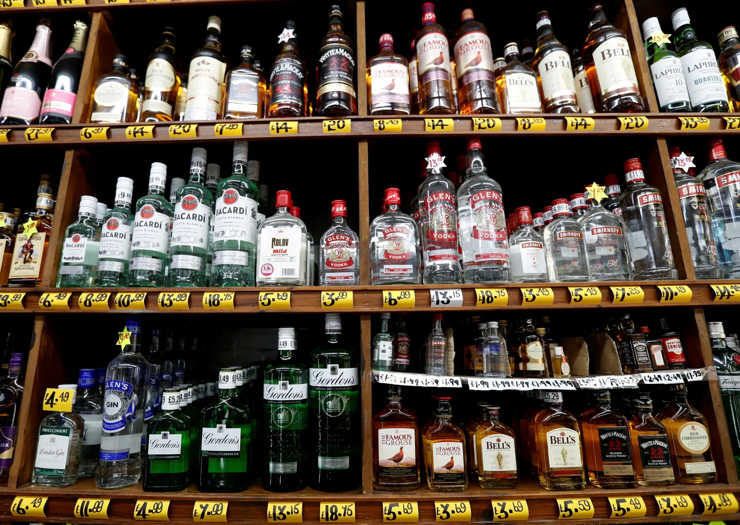 Kange alkoholi riiul.