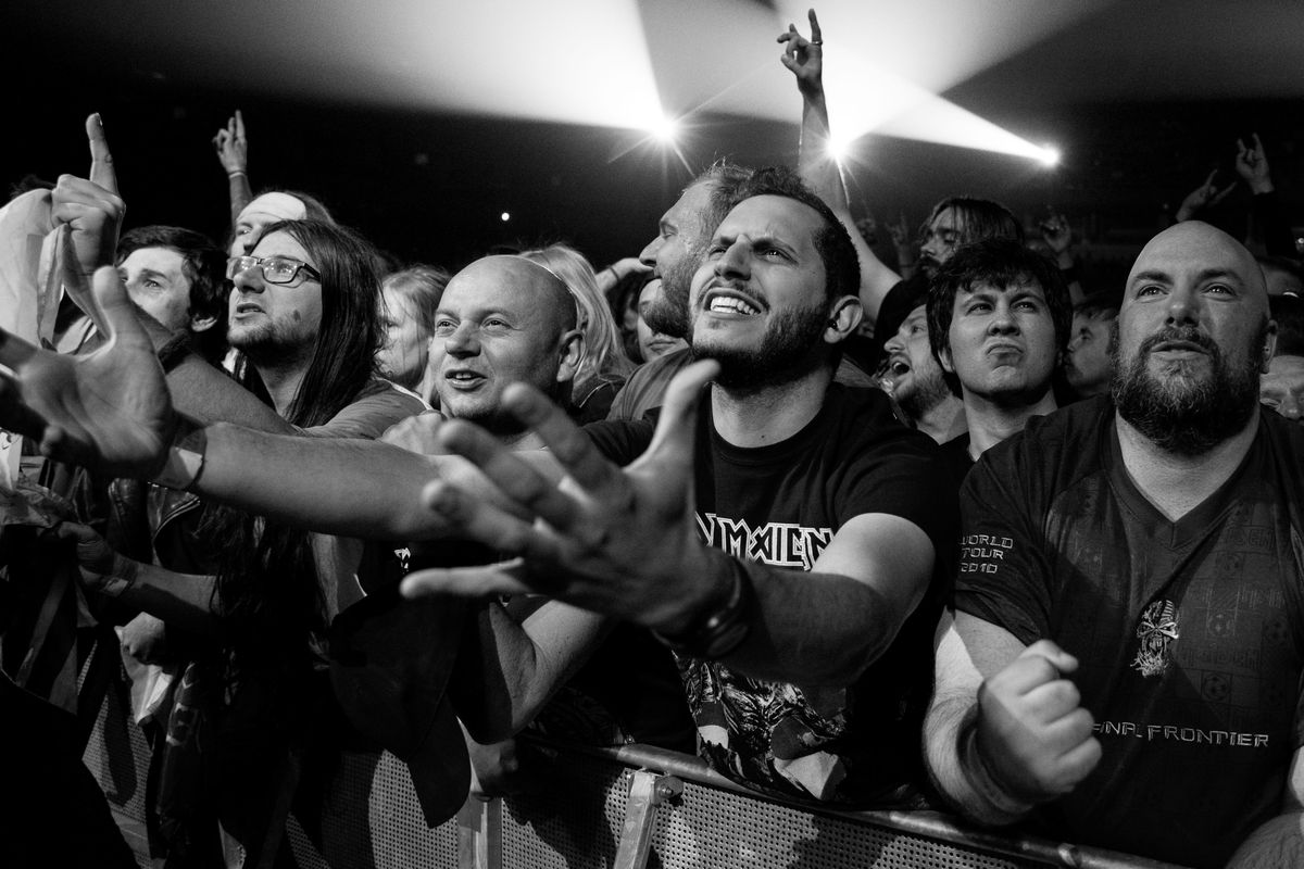 Зрители на концерте Iron Maiden в Риге
