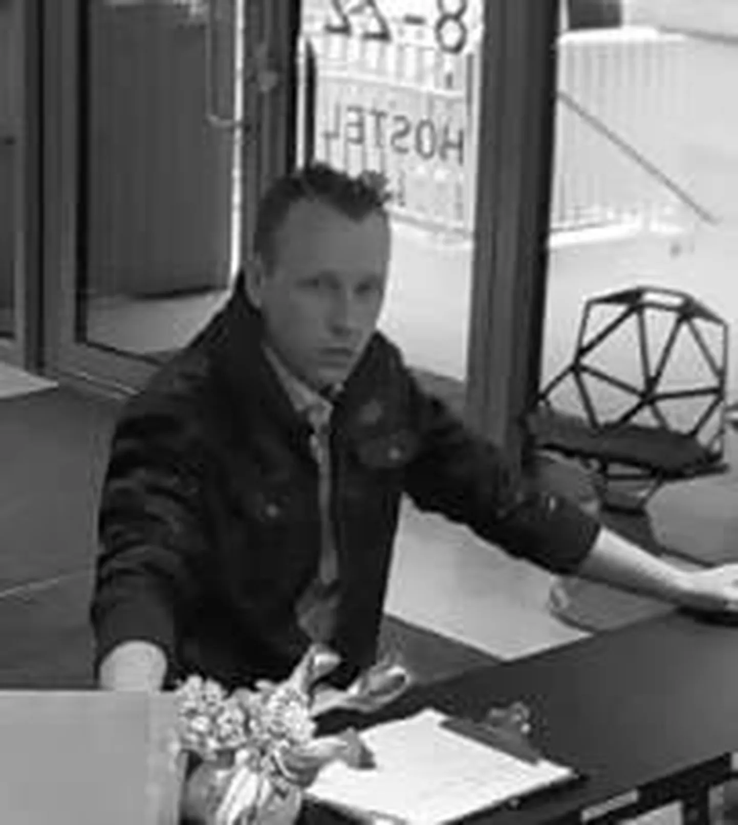 Suvel Pärnu Rannastaadionit püganud Risto Ulmastu jäi valvekaamera vaatevälja.