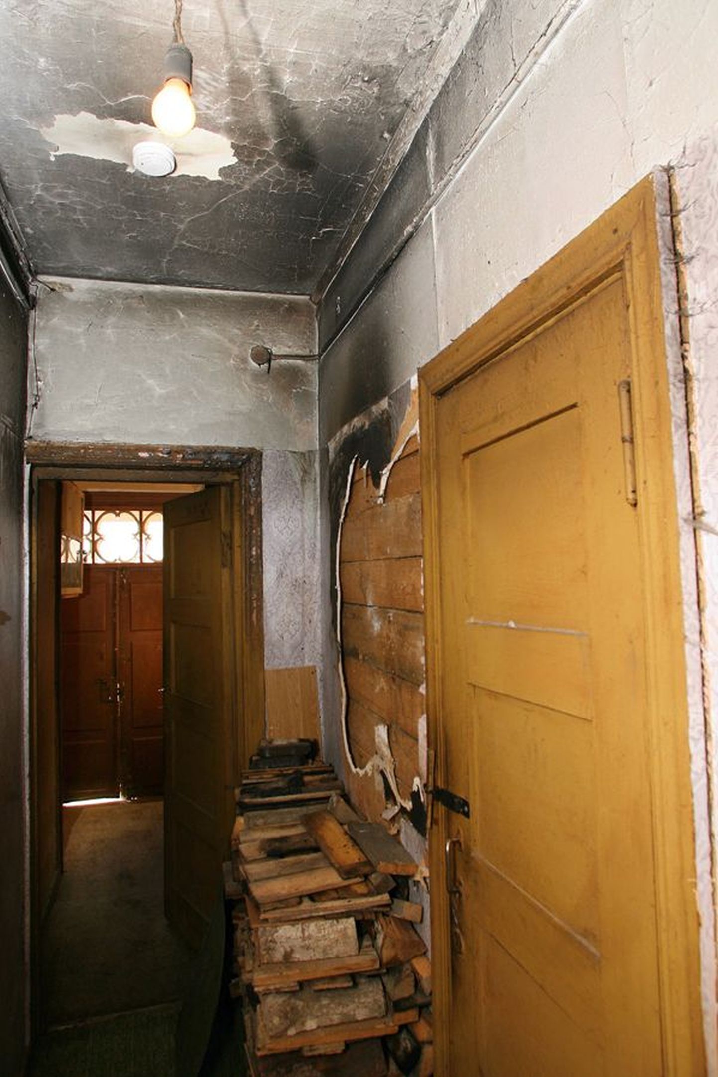 Viimane kahtlane põleng oli vanalinnas 2. oktoobril, kui ühe Munga tänava maja trepikojas läksid põlema ahjupuud. Paar päeva hiljem vahistas politsei süütamistes kahtlustatavana samas majas elava Urmo.
